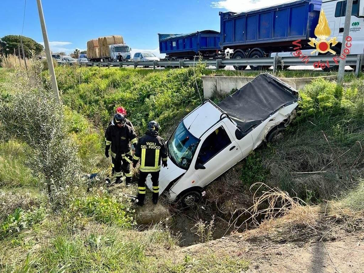 S.S. 106, grave incidente nel crotonese: due vetture coinvolte - 