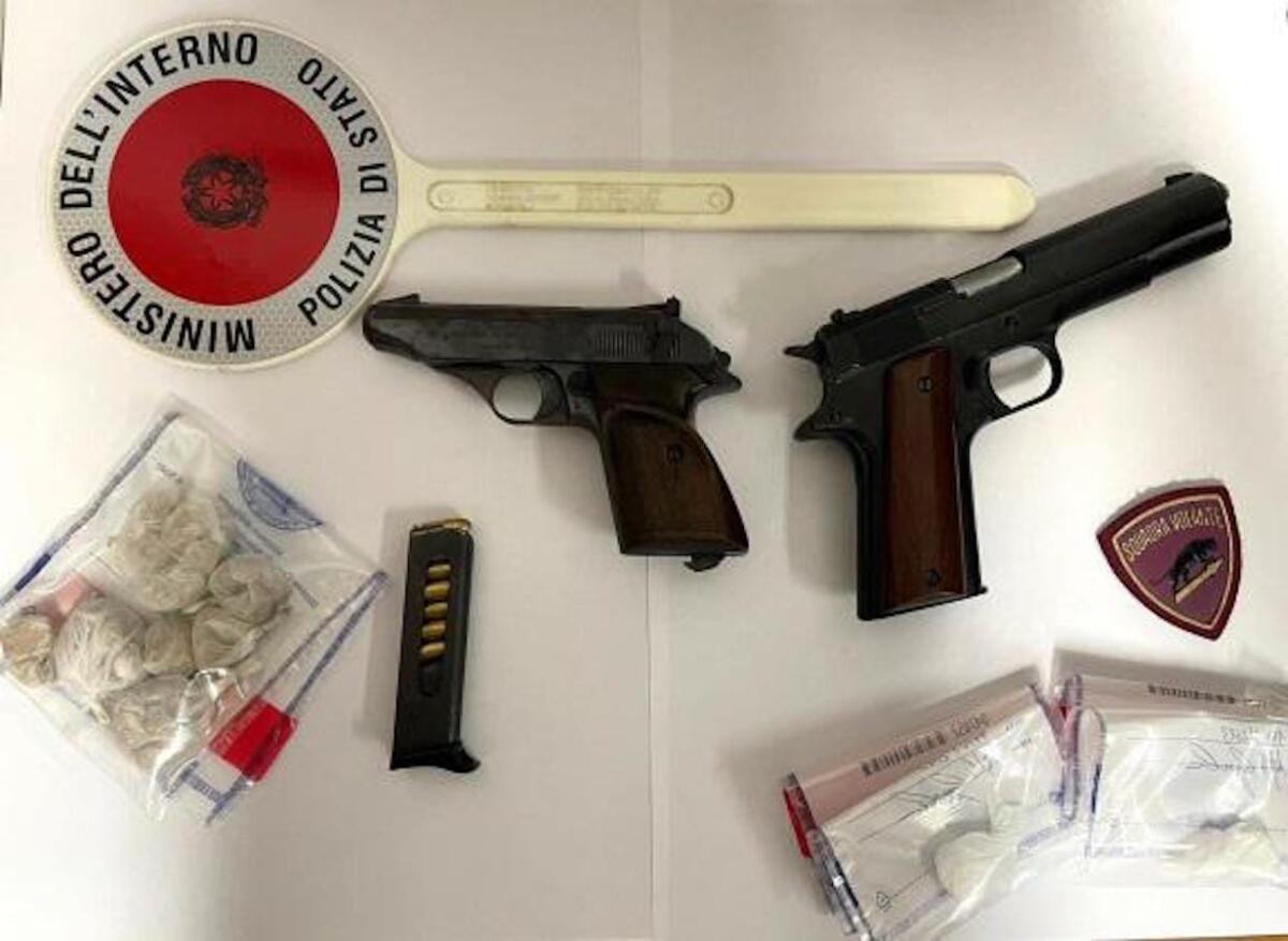 Crotone, controlli della Polizia di Stato: sequestrati armi e droga - 