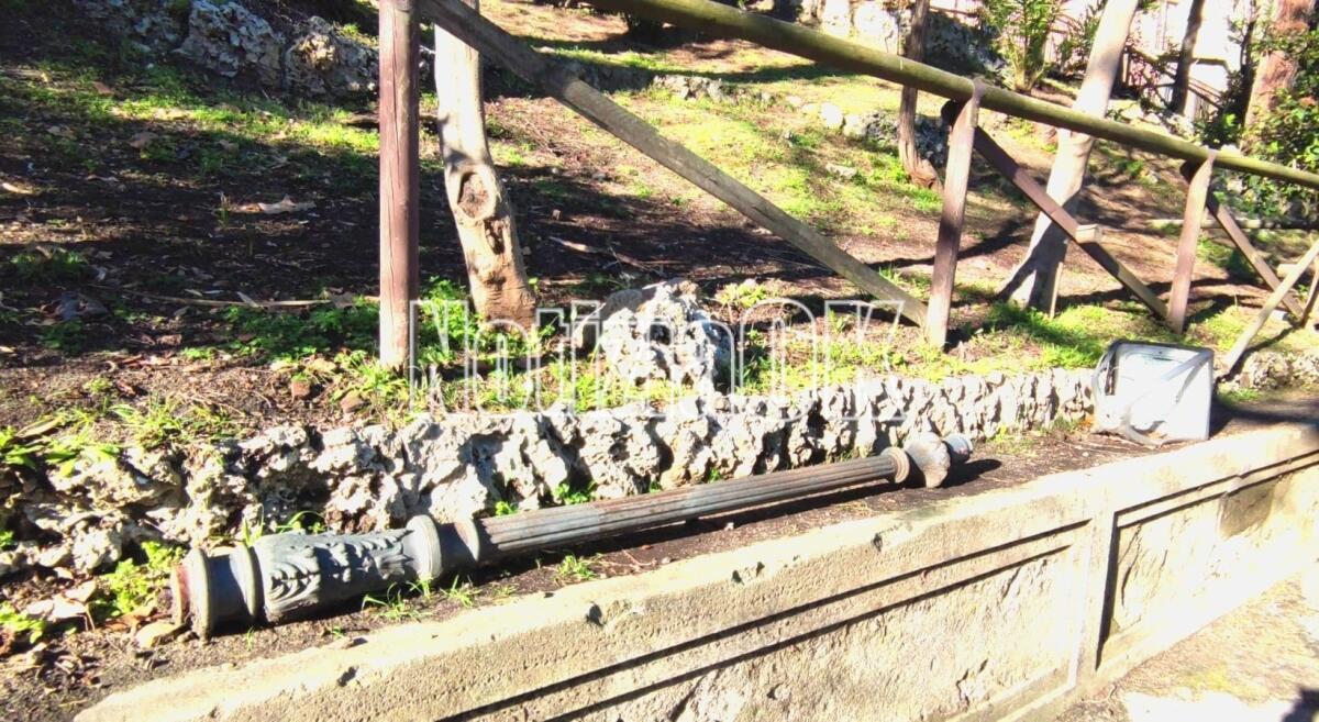 Crotone, la Villa Comunale continua a cadere a pezzi - 