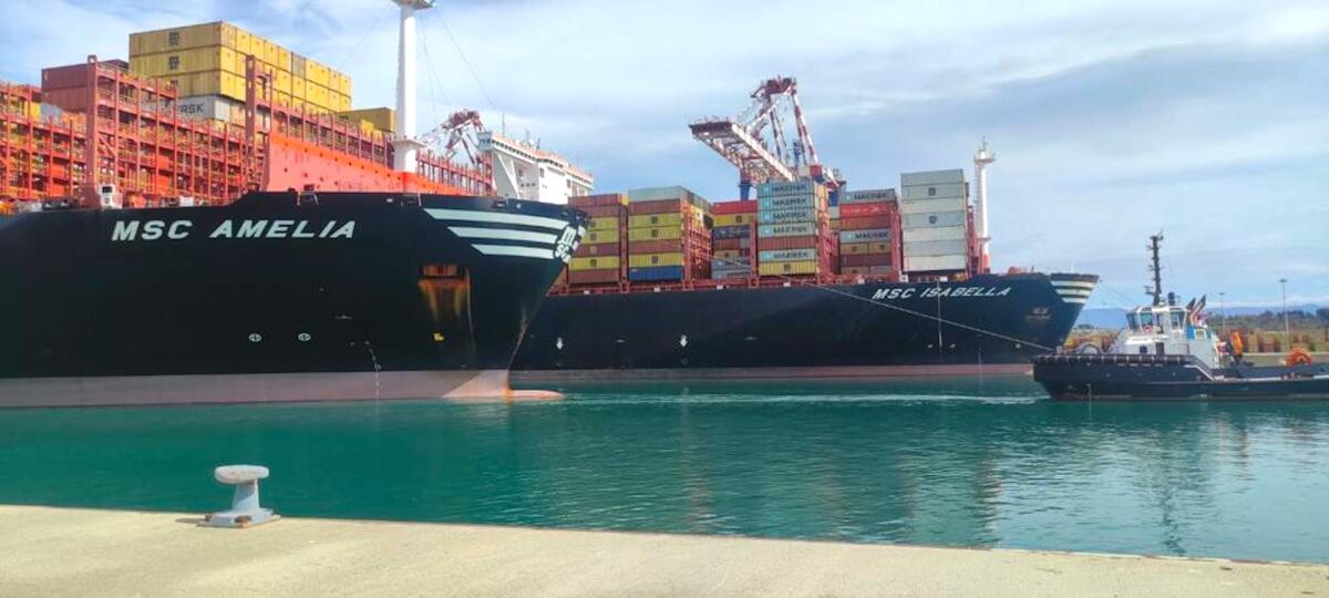 Porto di Gioia Tauro: Nuovo record con il sorpasso di due giganti del mare - 