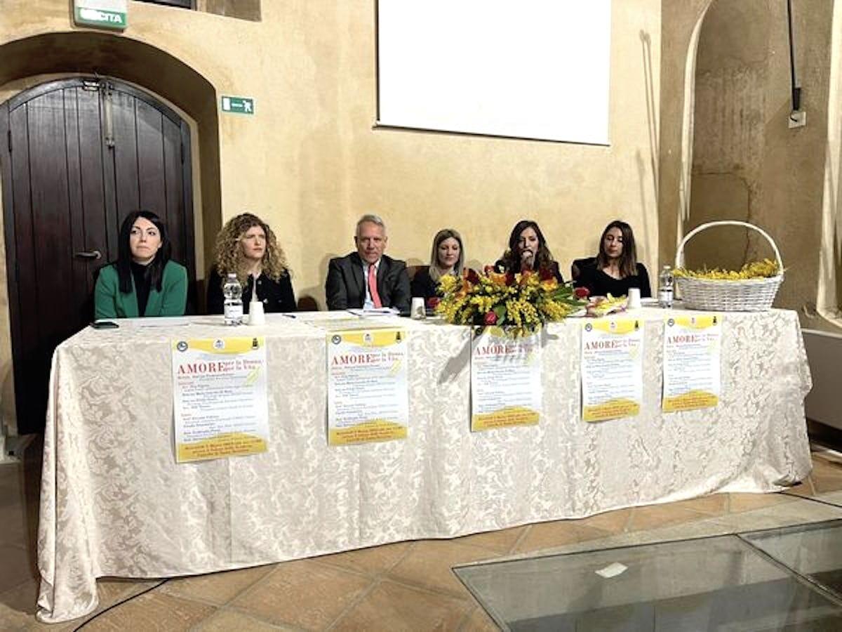 Santa Severina, “Amore per la donna”: serata di sensibilità e professionalità al Castello Normanno - 