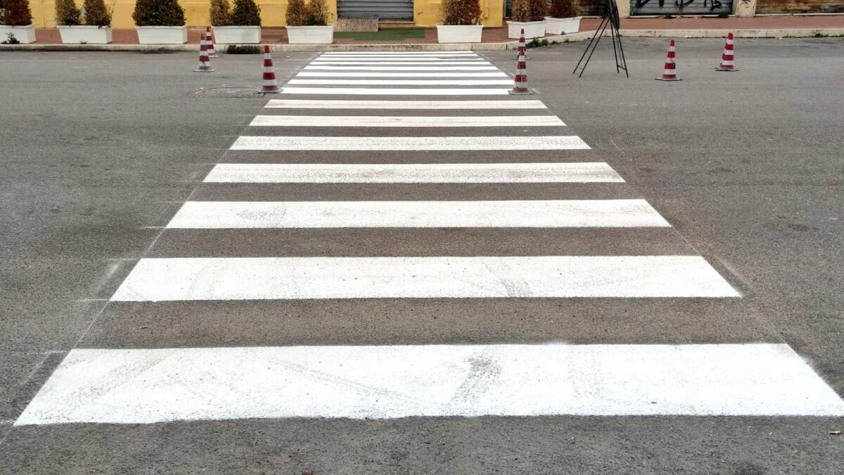 Crotone, non solo strisce blu: rifatta la segnaletica orizzontale - 