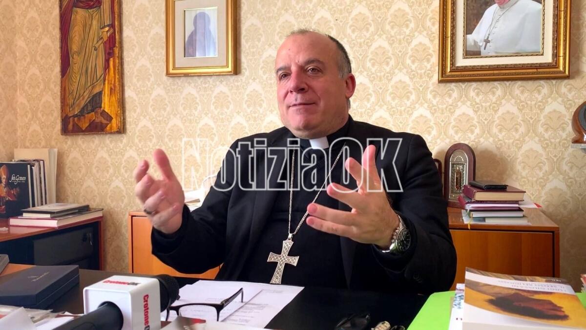 (Video) Il Vescovo di Crotone: «Nelle visite pastorali sento il profumo del popolo di Dio» - 