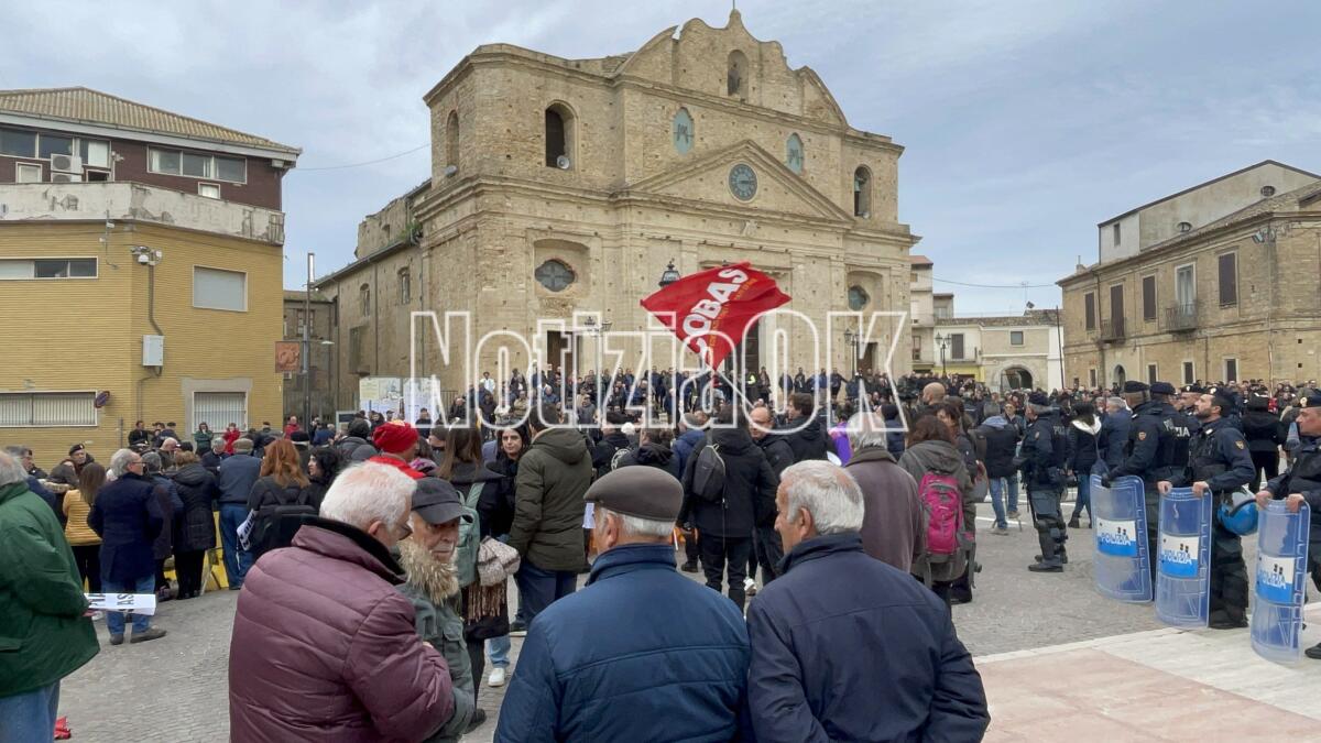 Cutro in piazza in attesa del Governo: “Dimissioni” - 