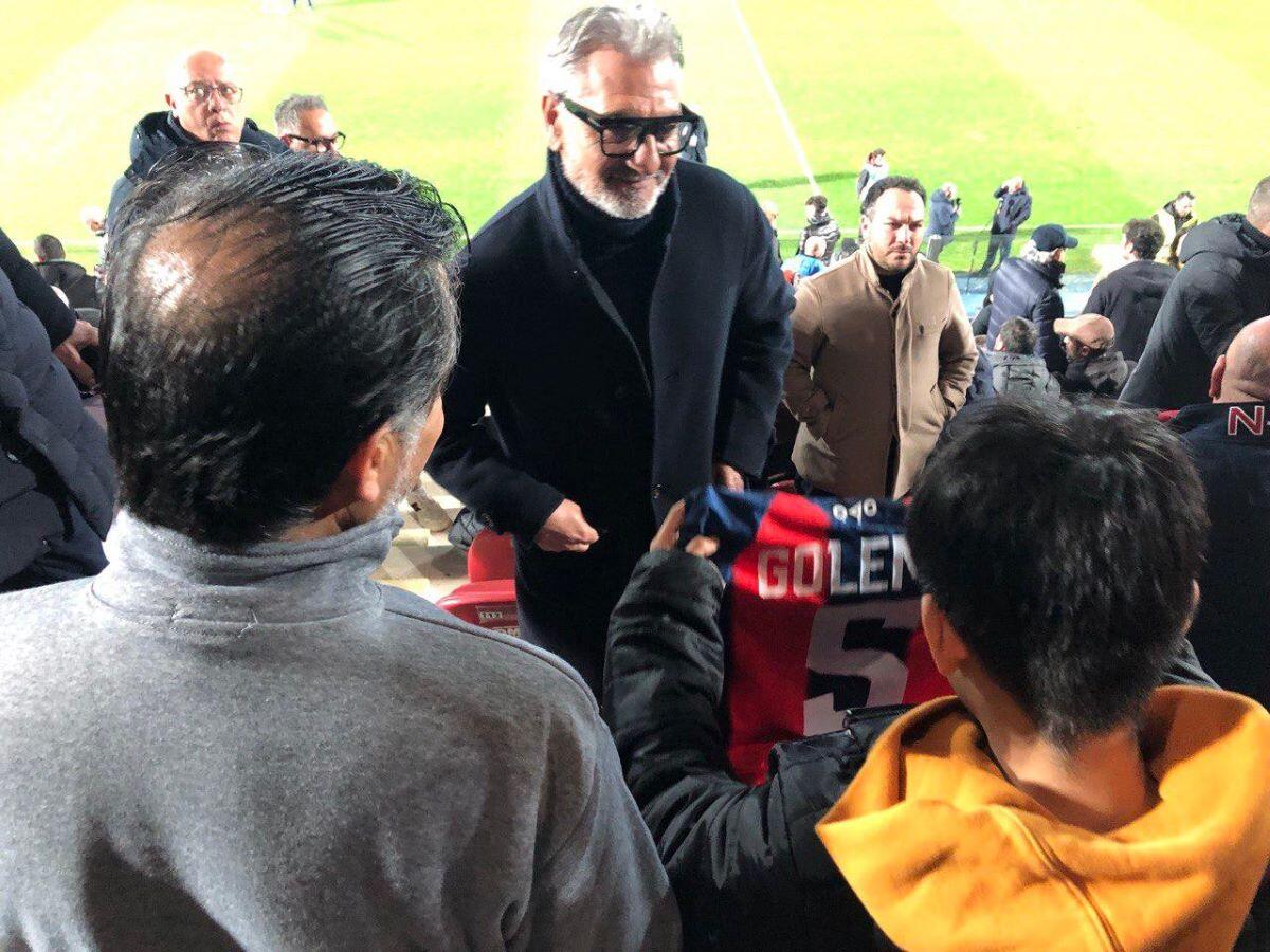 #CrotoneCatanzaro 1-1 | Il derby ha regalato un sorriso ad un bambino afgano sopravvissuto al naufragio di Cutro - 