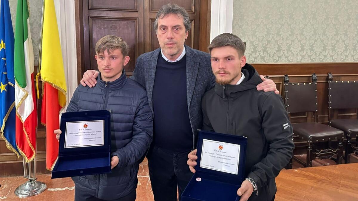 Catanzaro omaggia i due giovani che hanno soccorso i migranti nel naufragio - 