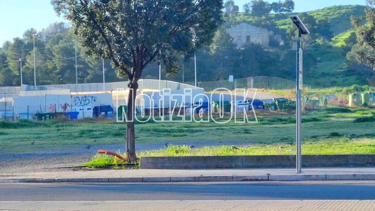 Crotone, arriva Mattarella: bidoni trasferiti nell'area antistante l'Ezio Scida - 