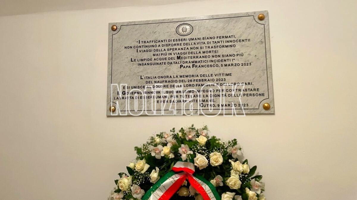 Cutro, una targa in Comune in memoria delle vittime del 26 febbraio 2023 - 