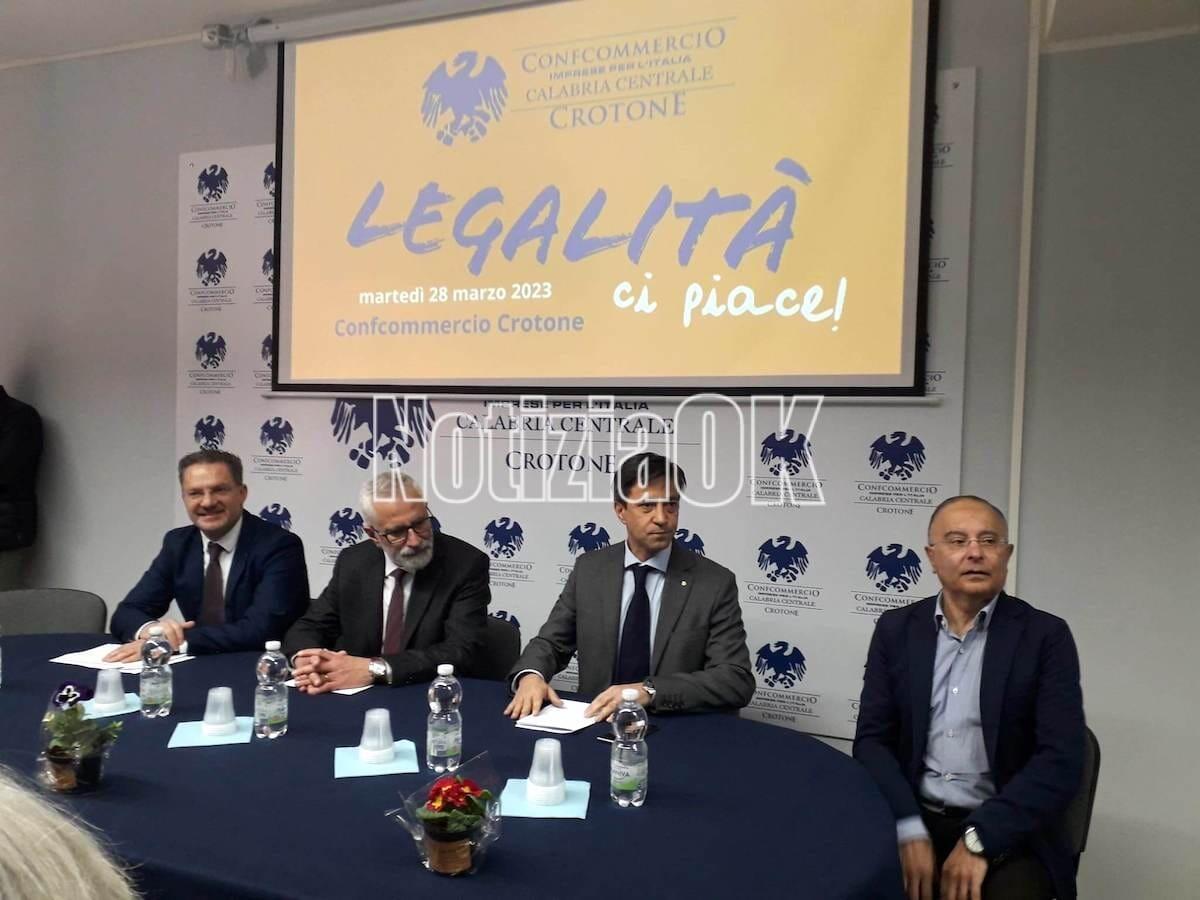 Crotone - Il Procuratore Capoccia agli studenti: «La legalità non è uno slogan ma un modo d'essere» - 