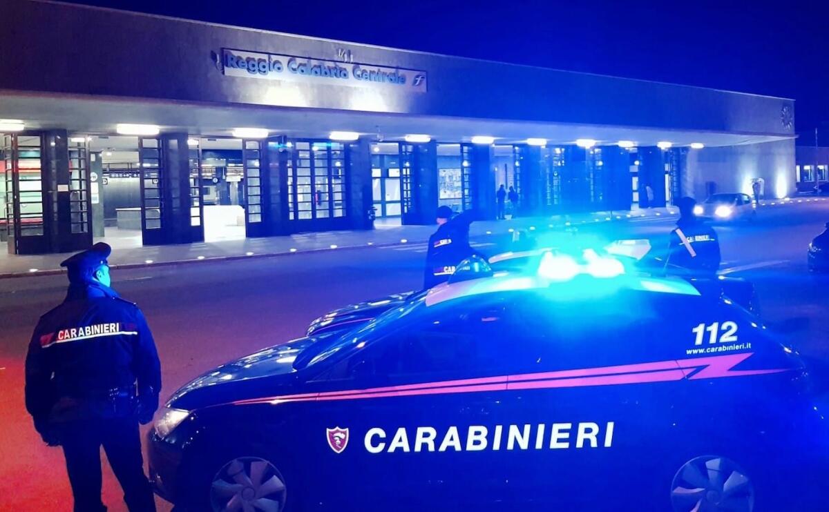 Operazione in Calabria: arrestati 11 giovani per atti intimidatori e traffici di armi e droga - 