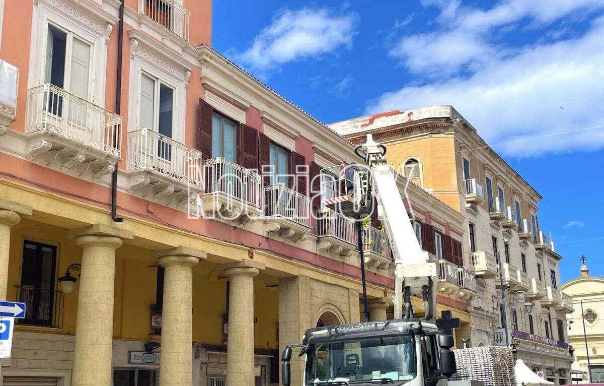 Crotone, aria di festa in città: arrivano le luminarie - 
