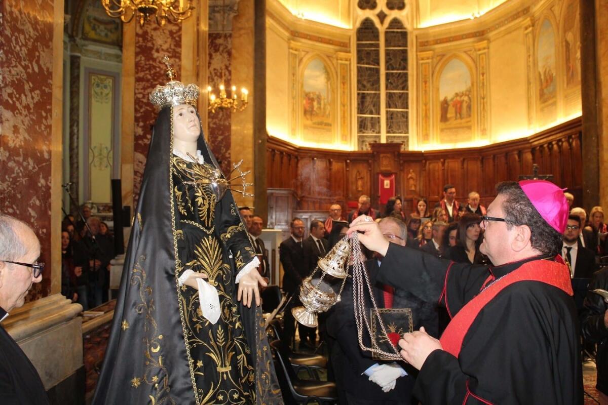 Michele Affidato restaura la corona di Maria SS.ma Addolorata di Rossano - 