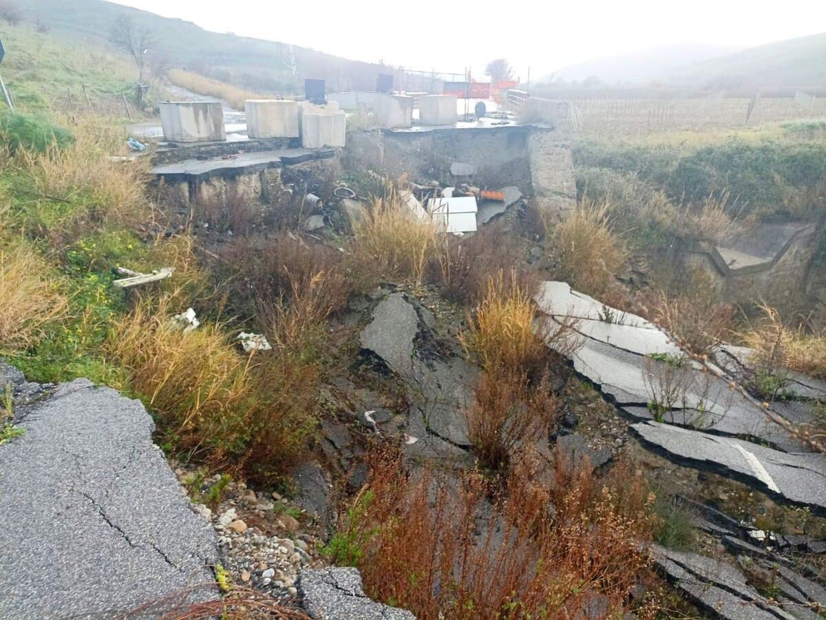 Melissa (KR) - Messa in sicurezza della Strada Provinciale 12 - 
