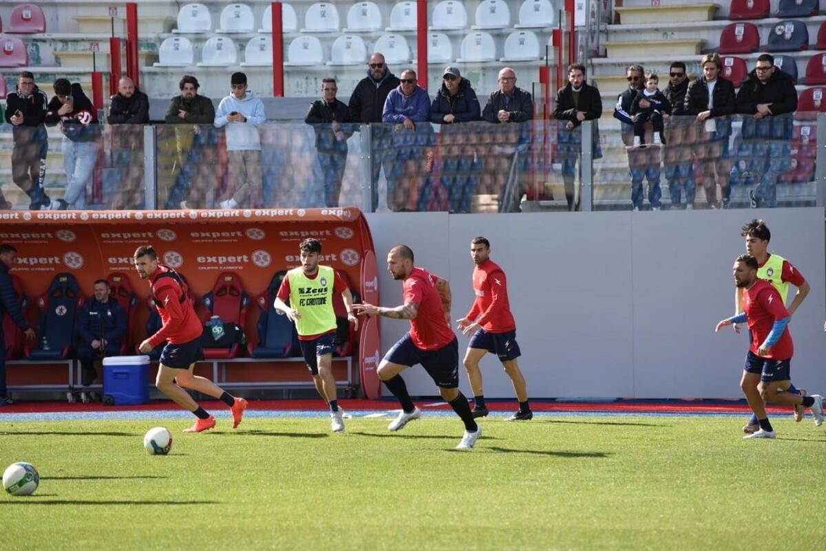 Il Crotone e i tifosi ancora insieme: porte aperte agli allenamenti - 