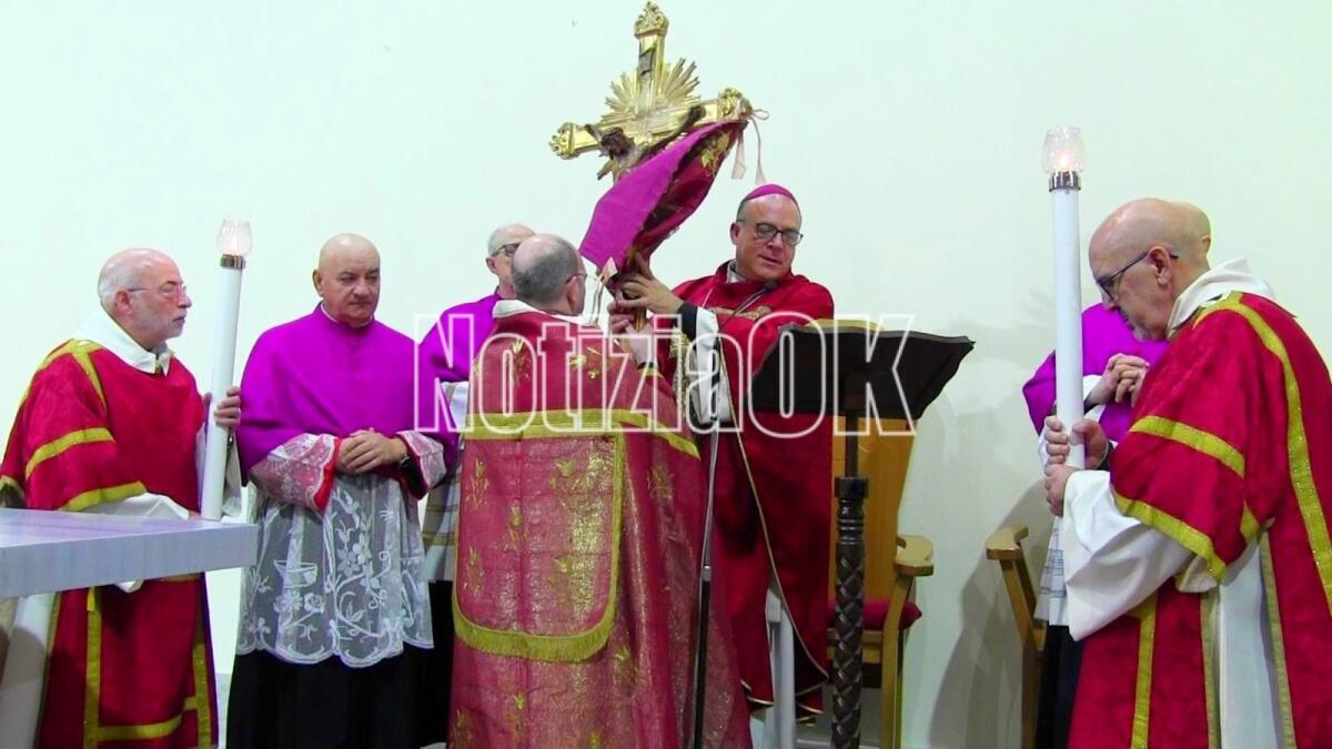 Crotone, partecipata e sentita la devozione nel Venerdì Santo con i riti della Croce - 