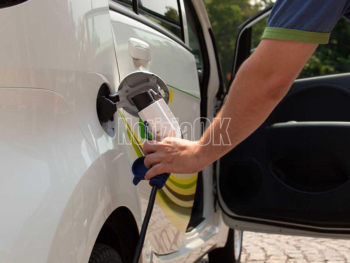 Lifestyle / Gli italiani pronti a provare l'auto elettrica - 