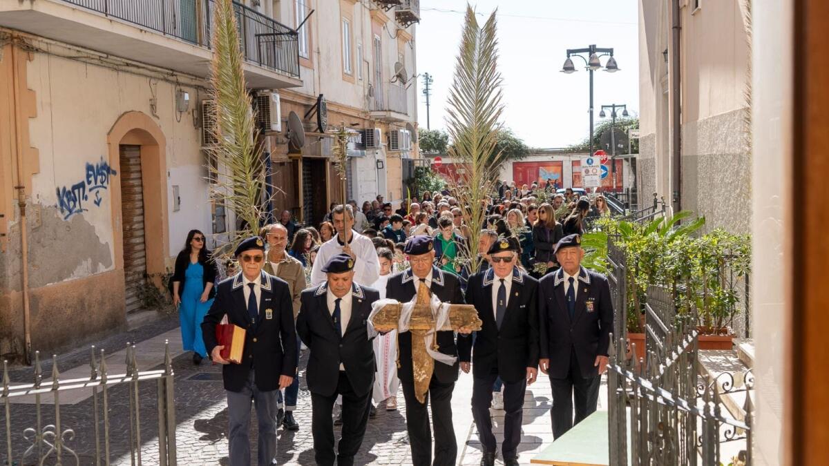 Crotone - Un dono dai Marinai d'Italia alla Chiesa del Rosario: la croce dei migranti - 