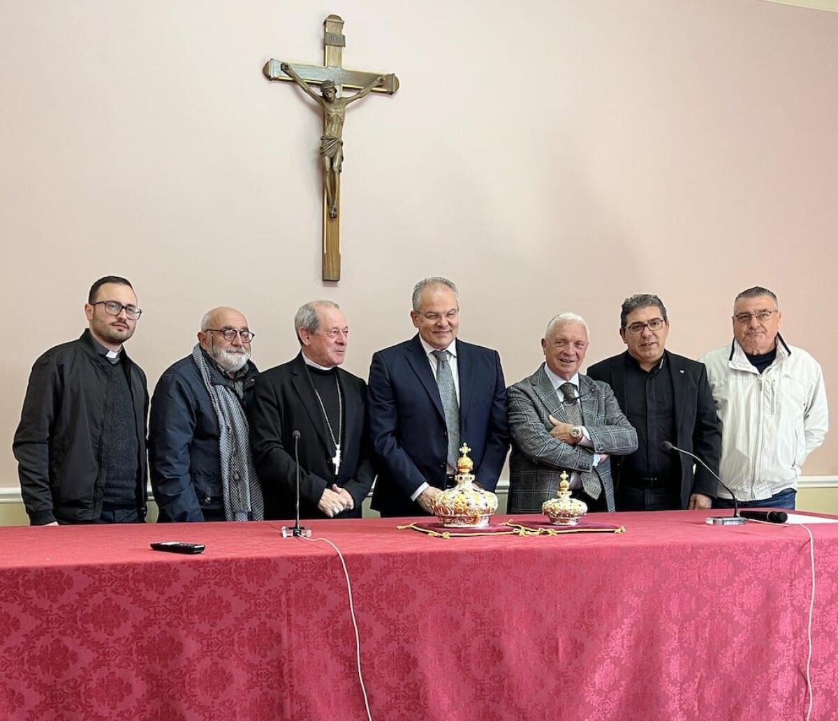 Corone per la Madonna di Polsi: presentate nell'Episcopio di Locri le opere di Affidato - 