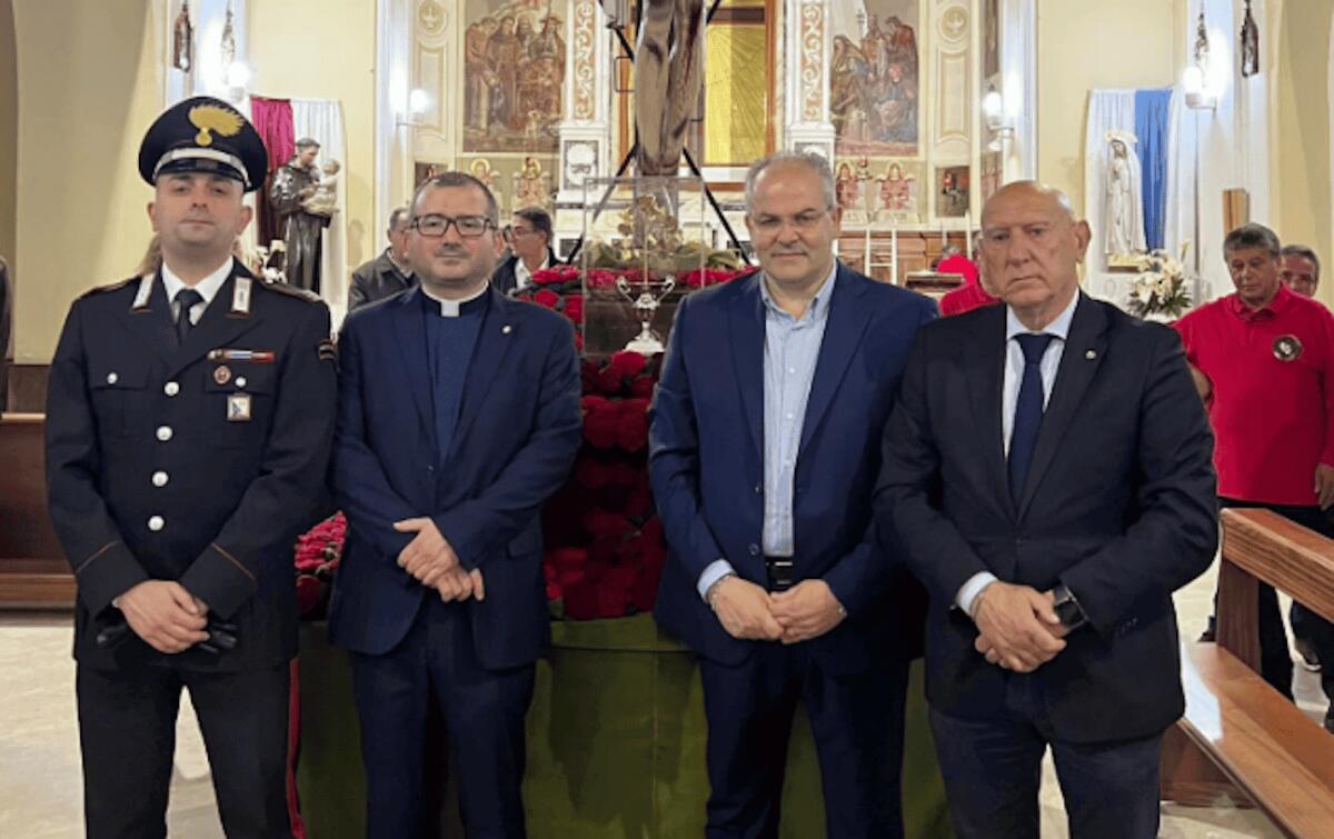 Le "Rose d'Oro" create da Michele Affidato per il settennale del S. Crocifisso di Cutro - 