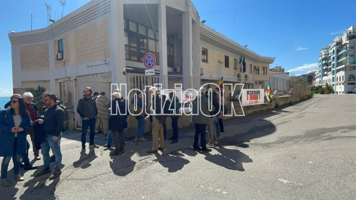 Decreto Cutro, associazioni in piazza a Crotone contro "l'ingiustizia" - 