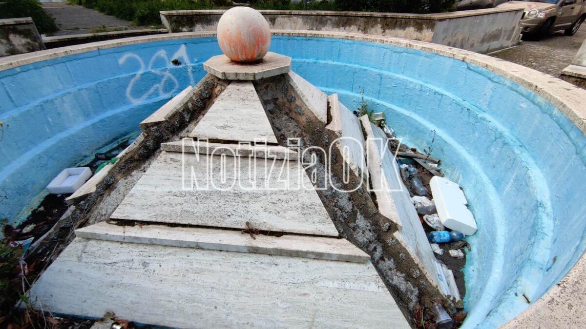 Crotone - Quartieri: in Piazza Alcide de Gasperi un ricettacolo di soprese - 