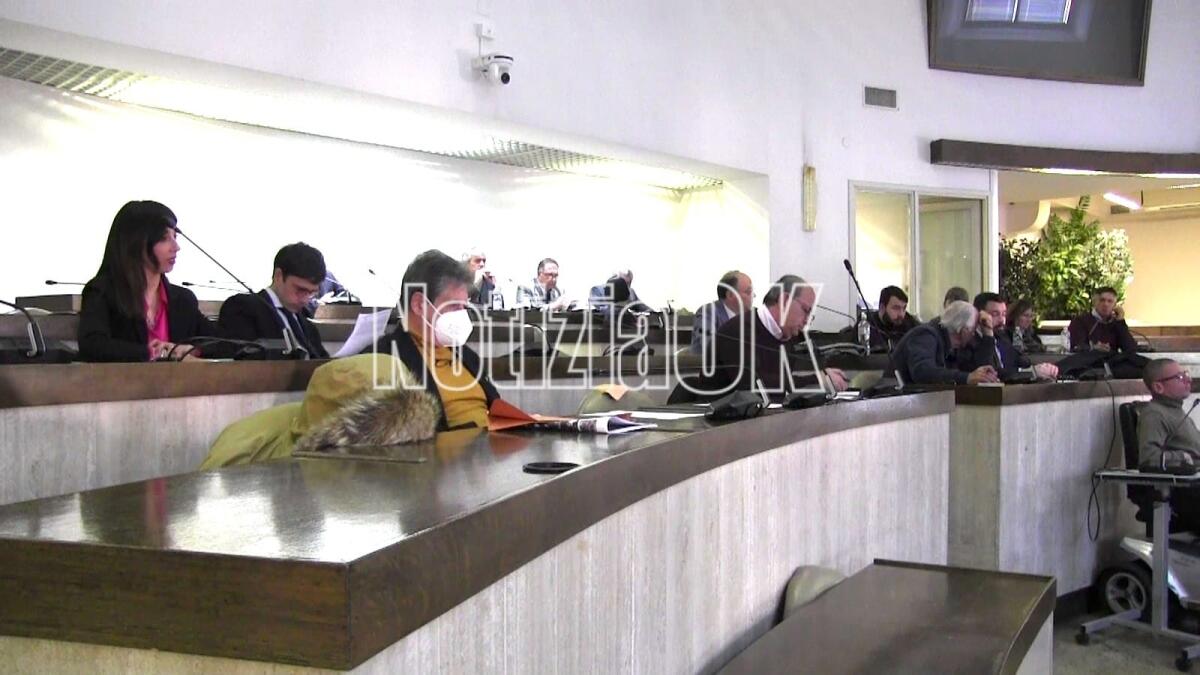 Crotone - Giovedì 27 in Consiglio comunale si discutono i bilanci - 