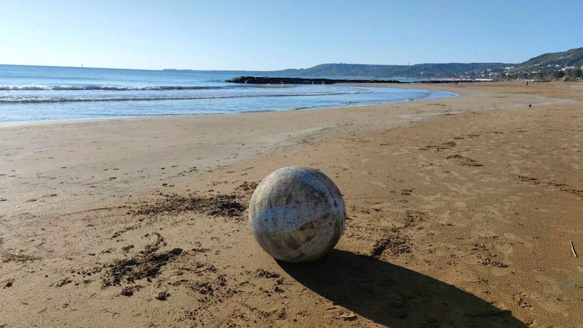 Crotone, la città dove le palle sono come i diamanti: per sempre - 