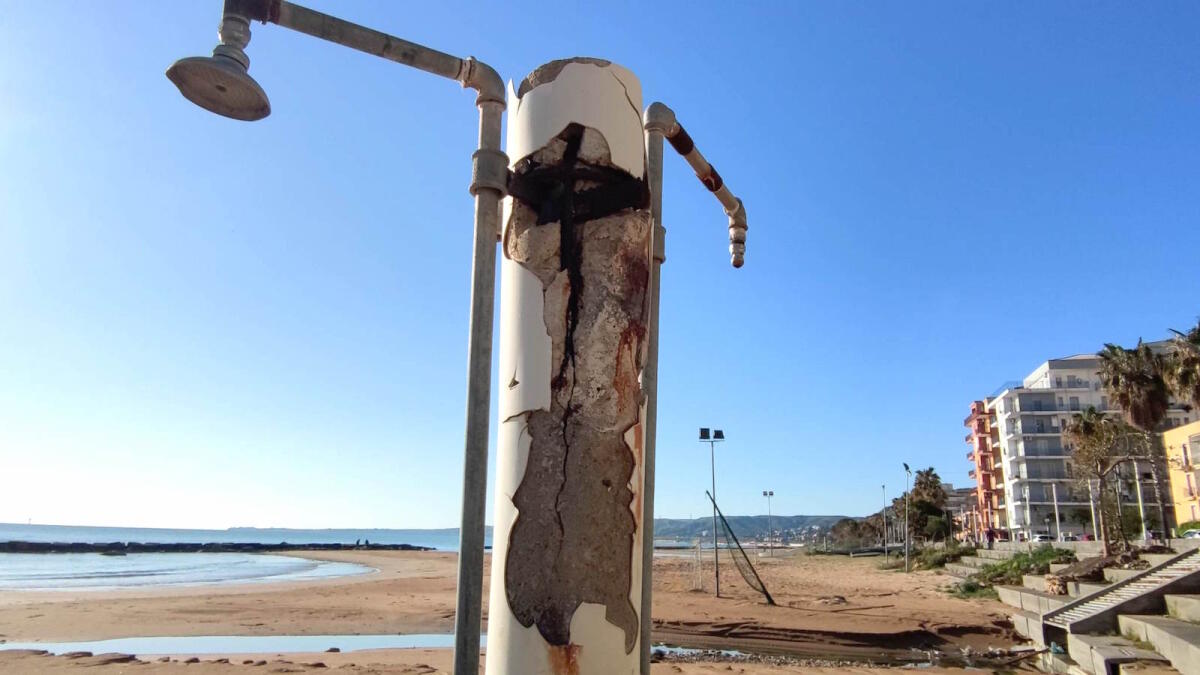Crotone - Quartieri: sul lungomare "doccia ghiacciata" in vista dell'estate - 