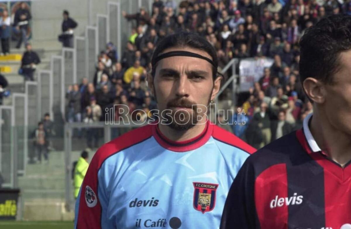 Crotone | Cento anni di storia – Piazza: "Tanti auguri Crotone per i tuoi 100 anni" - 