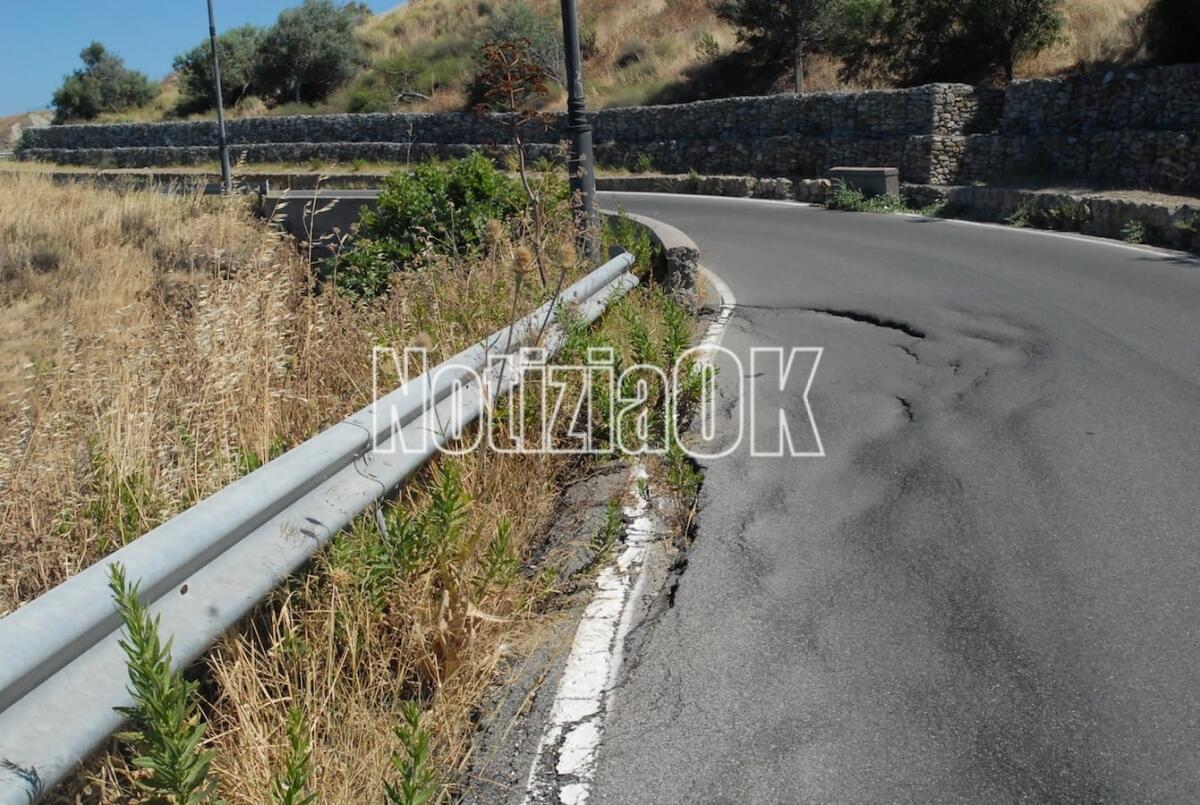 Crotone - La strada per Capocolonna: croce e delizia della città - 