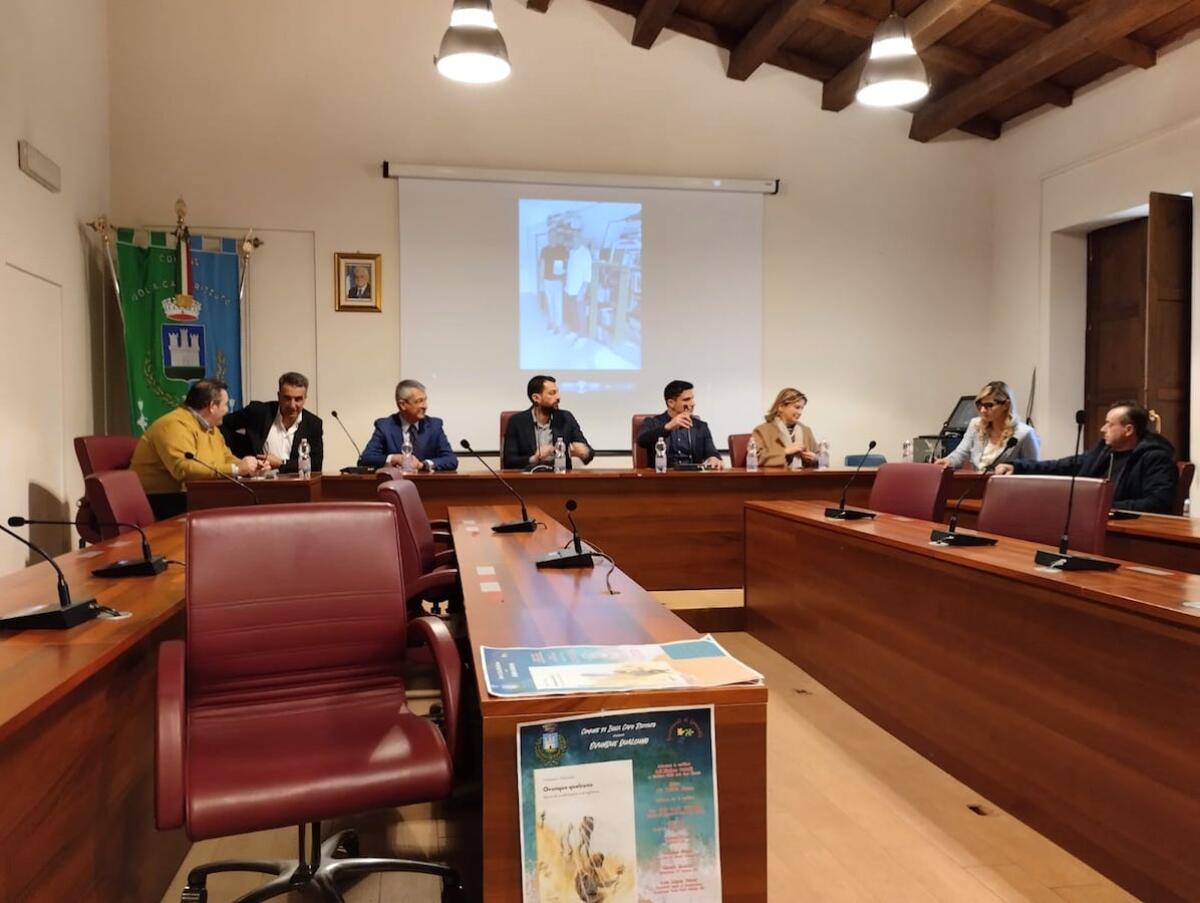 Isola C. R. - "Ovunque qualcuno", il libro di Fulciniti nato dalla sua esperienza al C.A.R.A. - 