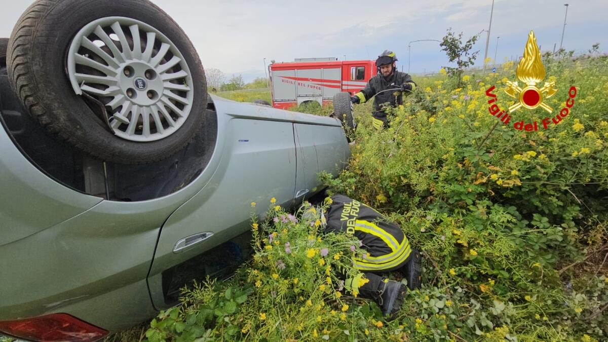 Incidente stradale nel pomeriggio sulla SS 106 - 