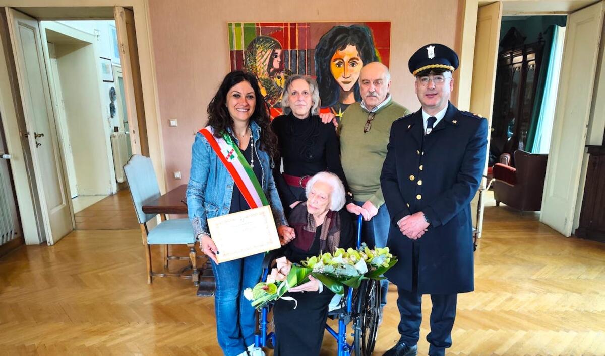 La Calabria festeggia la signora Carolina: 107 anni portati con un bel sorriso - 