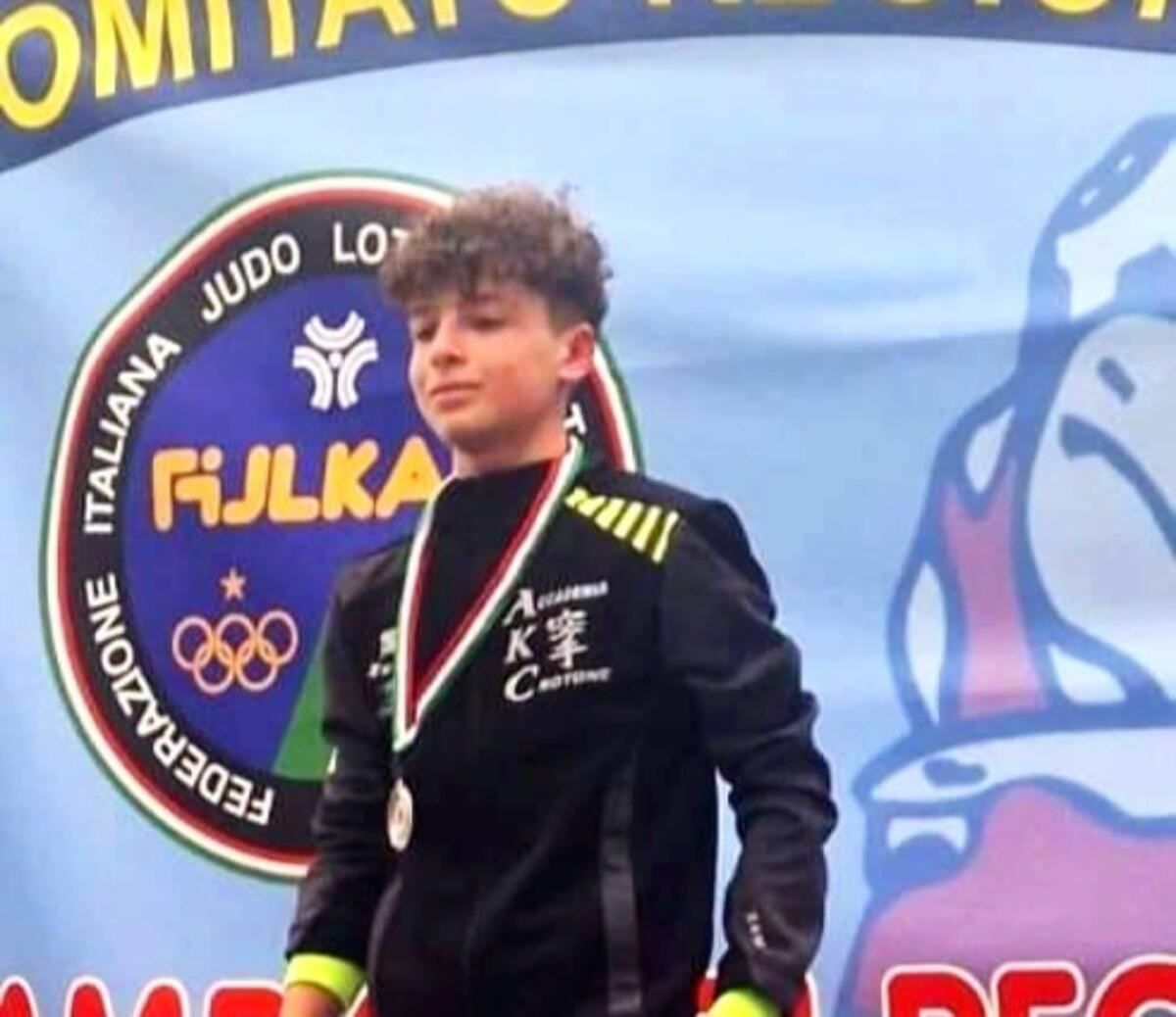 Campionato Regionale Lotta Libera: l'Akc sul grandino più alto con Sergio Esposito - 