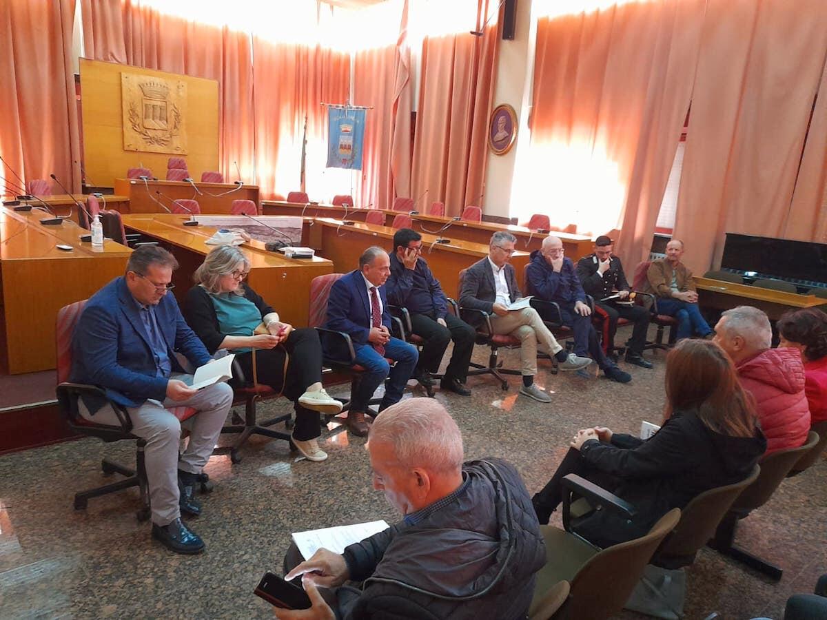 Mesoraca, in Sala Consiliare presentato "Ho incontrato Caino" opera di don Marcello Cozzi - 