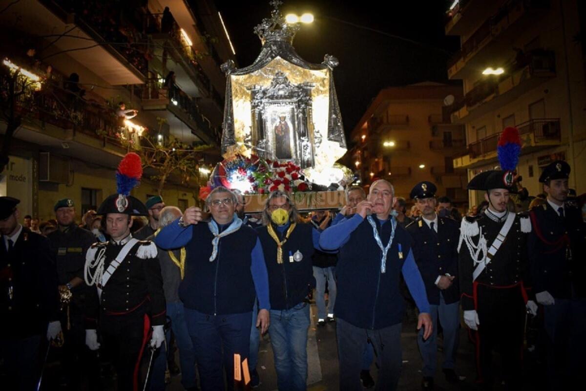 Crotone - Strada libera dalle auto durante il pellegrinaggio: divieti di sosta e transito - 
