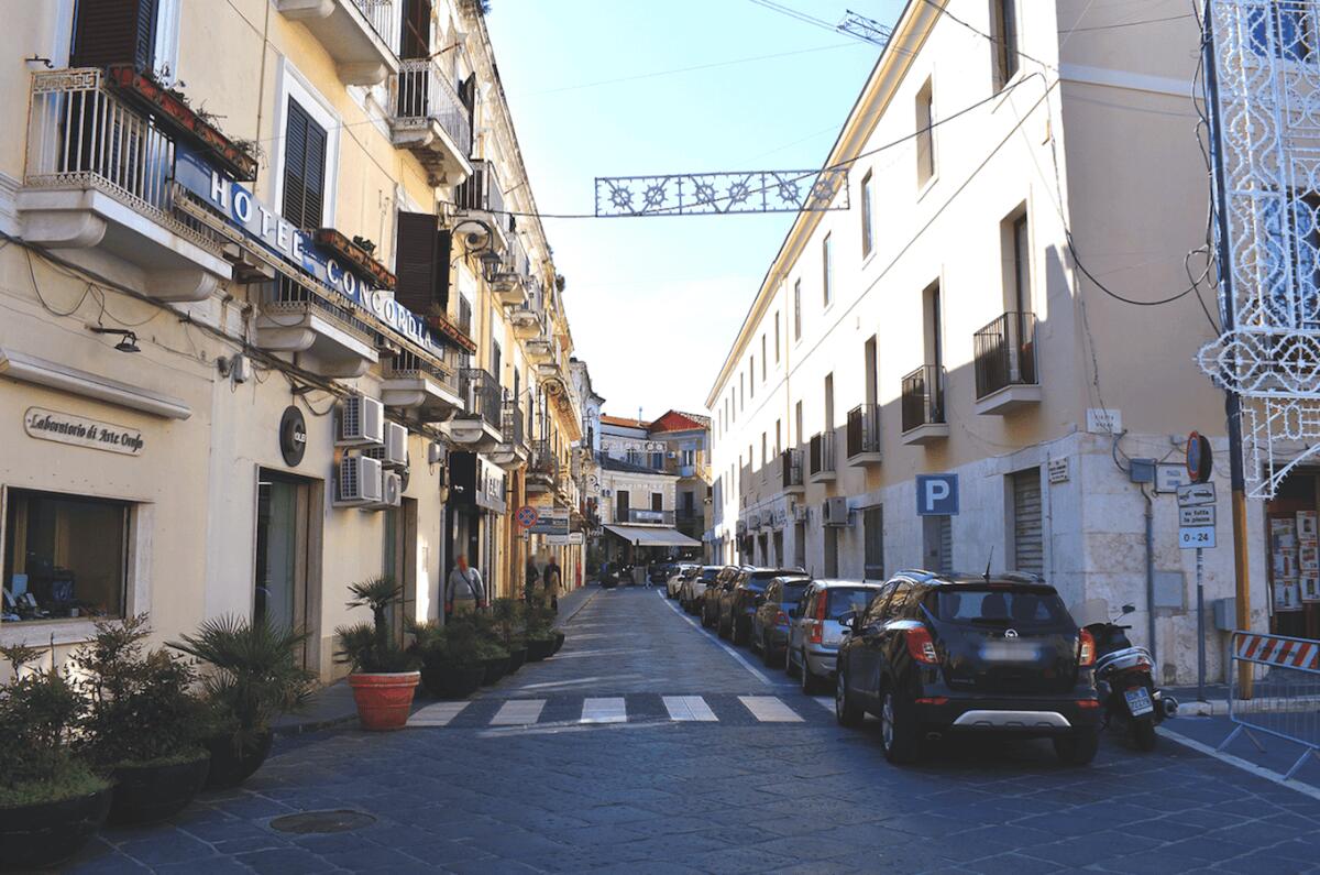 Crotone, le strade si accendono con i versi di Rino Gaetano - 