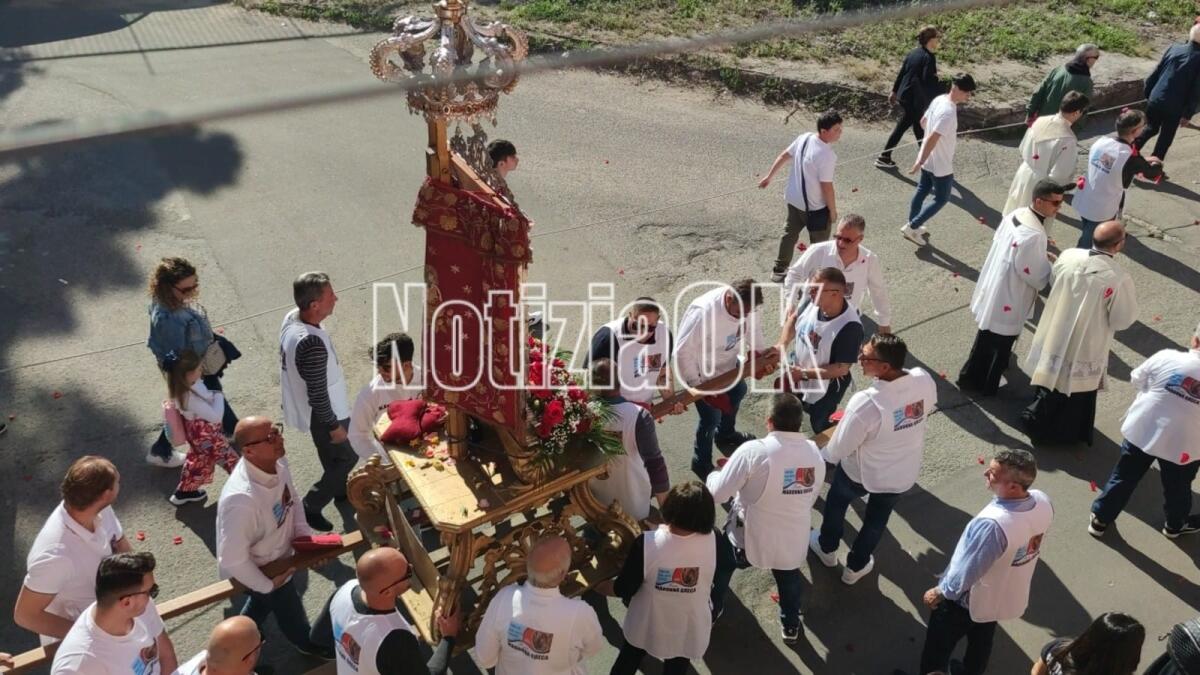 (Foto) Isola di Capo Rizzuto: la Madonna Greca in processione - 