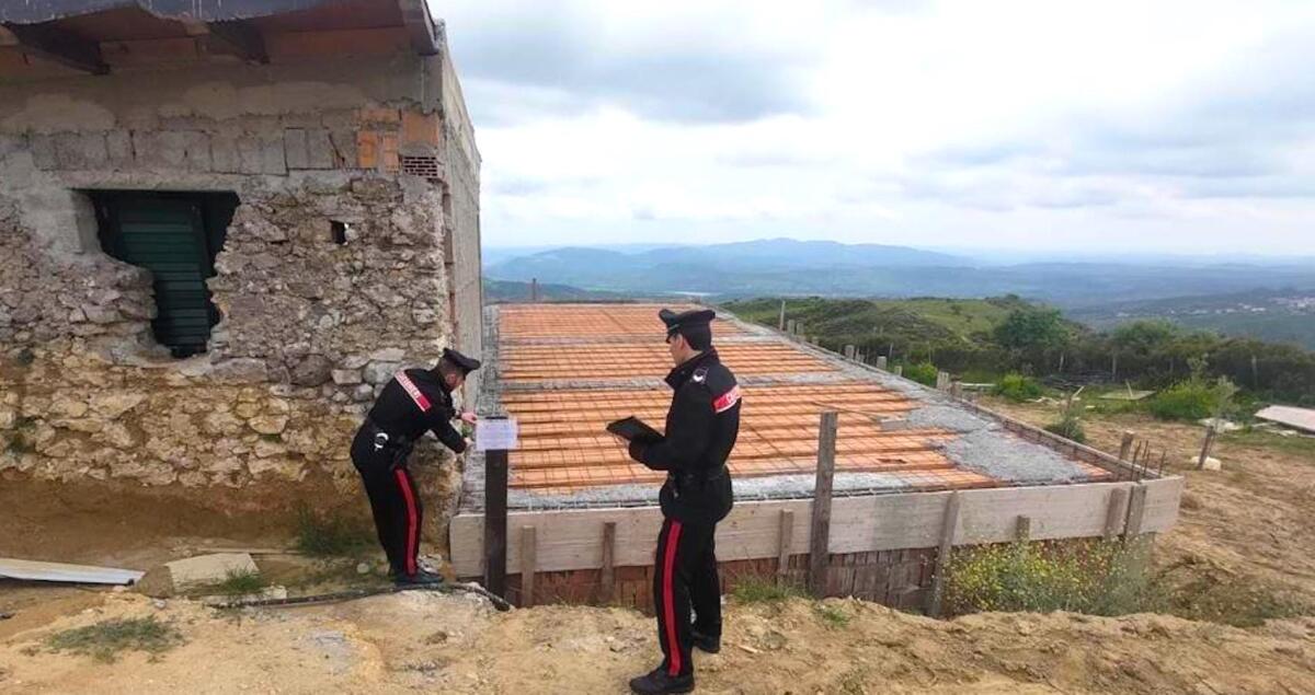 Una denuncia per abuso edilizio in provincia di Crotone - 