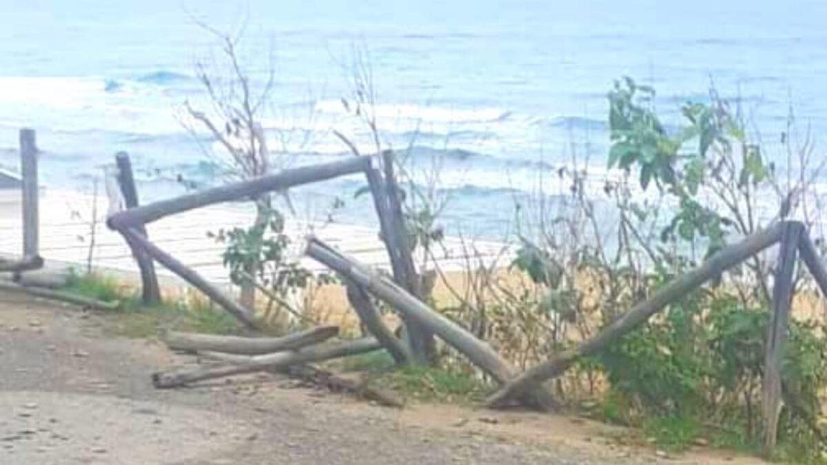 Isola di Capo Rizzuto (KR) - Il lungomare cittadino preso di mira - 