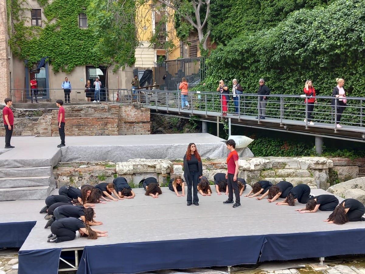 Il Liceo Classico “Pitagora”  partecipa al Festival del Teatro Greco di Catania - 