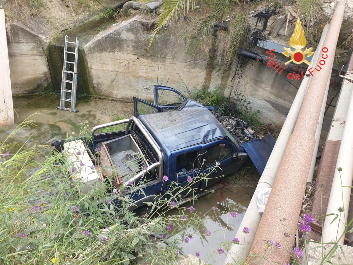 Crotone - Ancora morti sulla strada statale 106: incidente nel pomeriggio - 