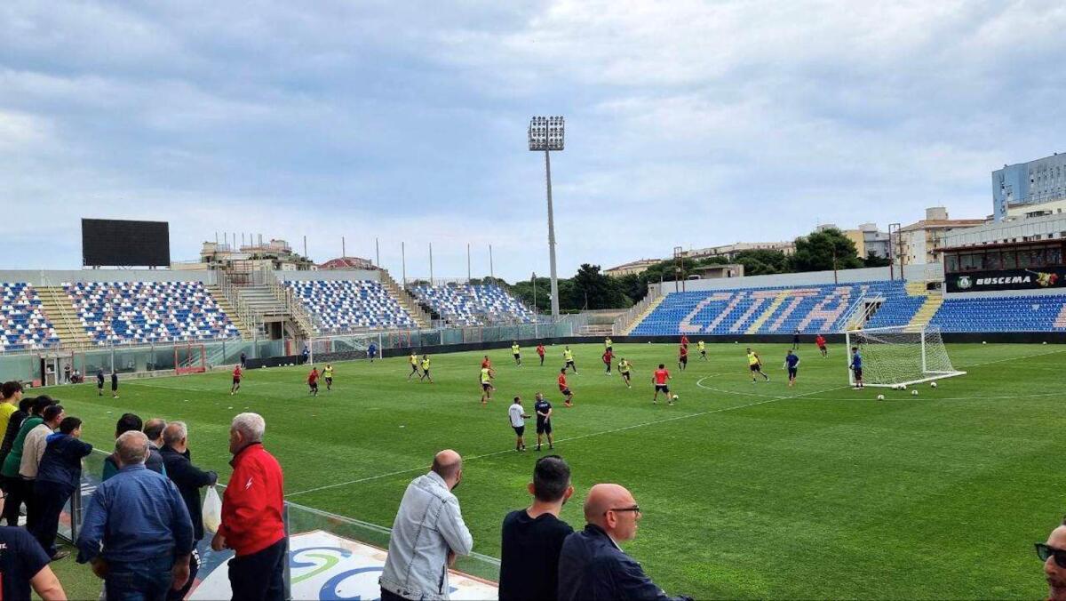 #FoggiaCrotone | Porte aperte allo Scida: ritorno al passato con l'abbraccio dei tifosi - 