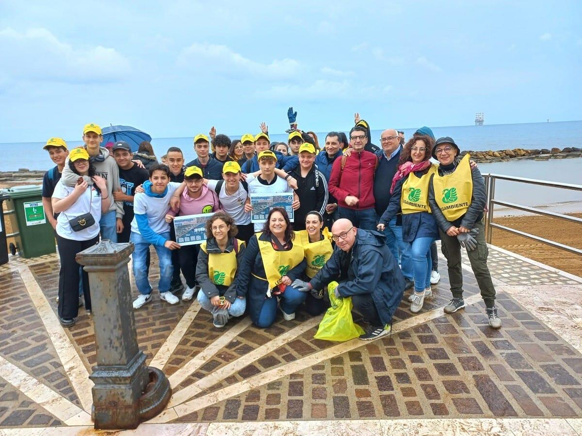 Legambiente Crotone e gli studenti insieme in un sabato speciale - 