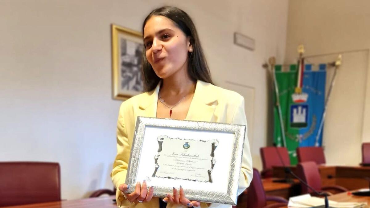 Isola di Capo Rizzuto (KR) - Premiata la studentessa Isra Khedimallah - 