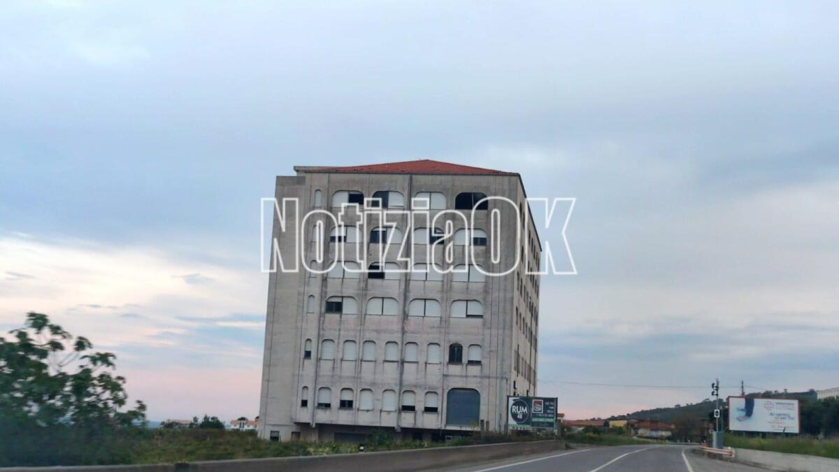 Melissa, demolizione del Palazzo Mangeruca: al suo posto un'area campeggio - 