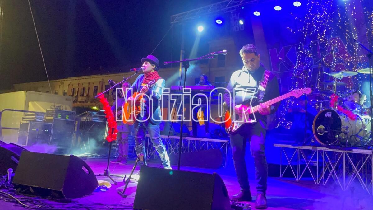 Crotone - Le vie si illuminano di Rino Gaetano con il concerto della Khatmandu Band - 