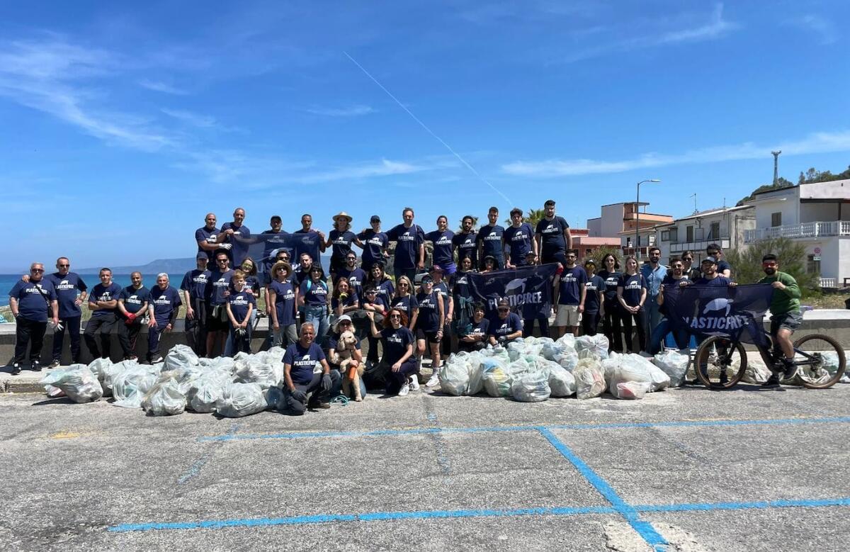 Calabria, detenuti "seconda chance" e volontari "Plastic Free" insieme per l'ambiente - 
