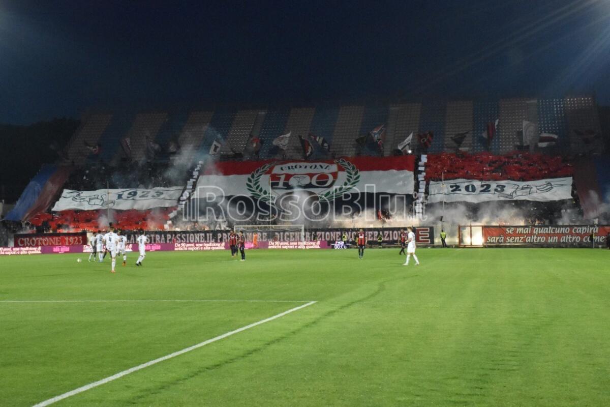 #CrotoneFoggia | La Curva Sud celebra i 100 anni di storia e amore - 