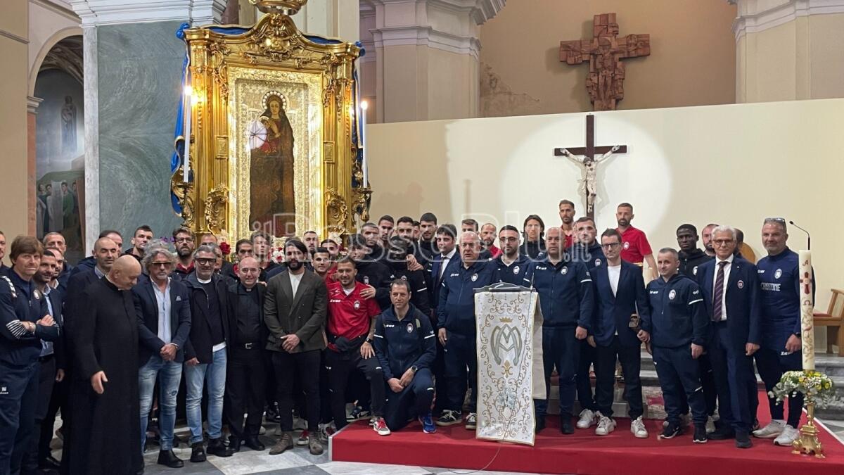 Crotone Calcio | I rossoblù rendono omaggio alla Madonna di Capo Colonna - 